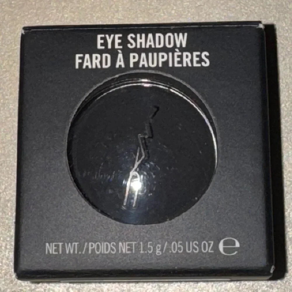 MAC Carbon Eyeshadow